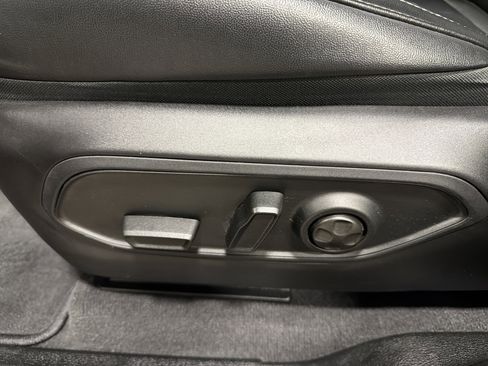 Used 2023 Jeep Grand Cherokee Limited image 4