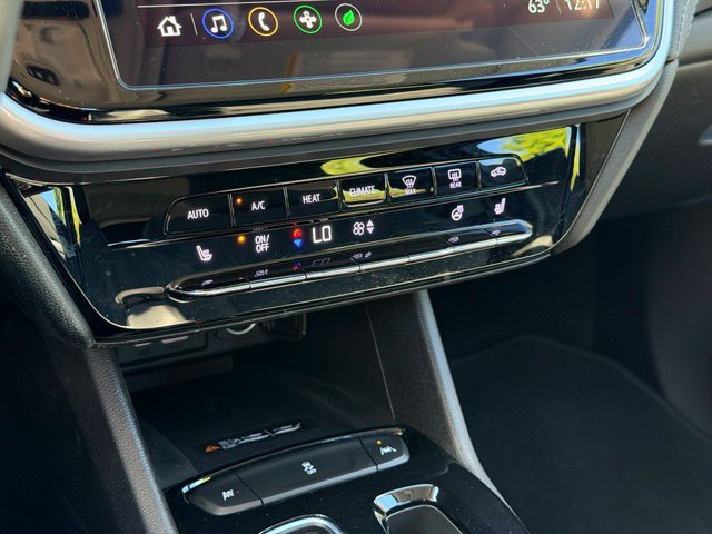 Used 2023 Chevrolet Bolt EUV LT w/ Comfort Package FWD image 16