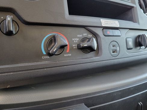 Used 2022 Ford E-350 and Econoline 350 Super Duty image 22