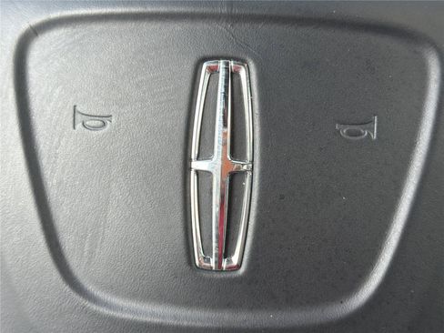 Used 2022 Lincoln Nautilus Reserve FWD image 25