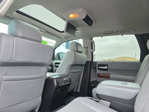 Used 2014 Toyota Sequoia Platinum AWD/4WD image 3