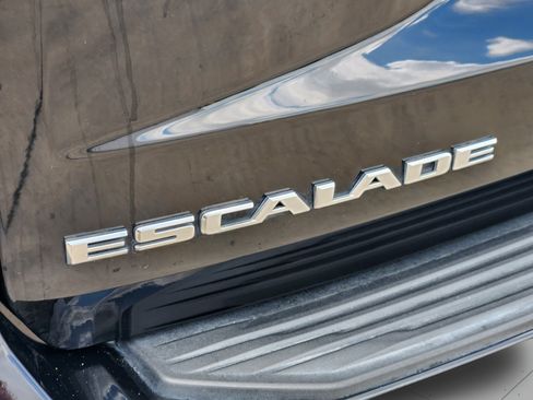 Used 2022 Cadillac Escalade Premium Luxury RWD image 33