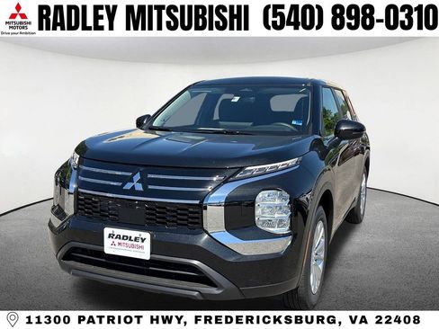 New 2026 Mitsubishi Outlander ES image 1