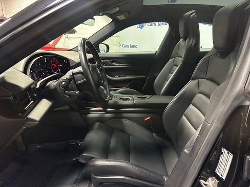 Used 2022 Porsche Taycan image 10