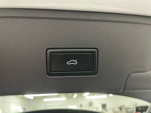 Certified 2020 Volkswagen Atlas Cross Sport SE AWD/4WD image 9