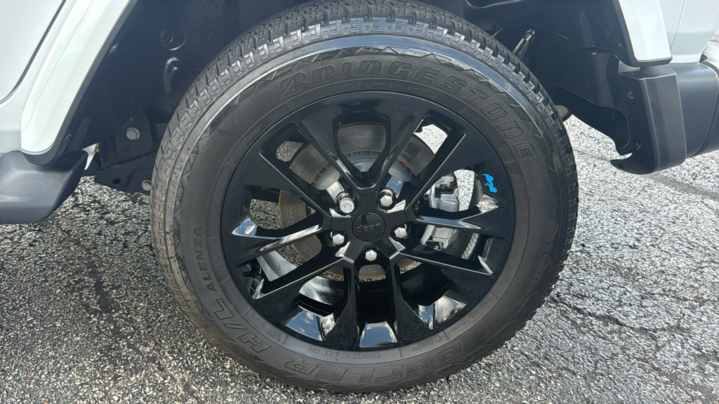 Used 2022 Jeep Wrangler Unlimited Sahara AWD/4WD image 10