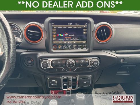 Used 2023 Jeep Gladiator Mojave w/ Cold Weather Group AWD/4WD image 8
