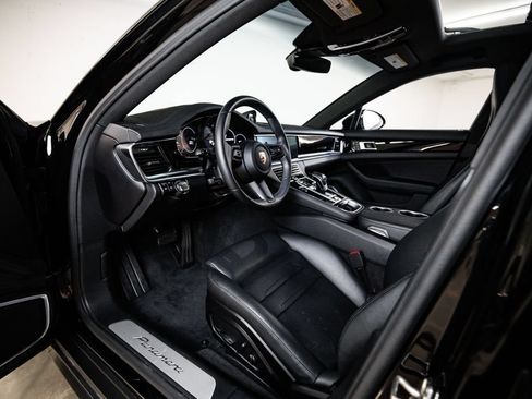 Certified 2023 Porsche Panamera image 4