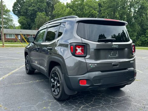 Used 2018 Jeep Renegade Latitude w/ Cold Weather Group AWD/4WD image 6