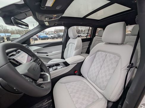 New 2026 Jeep Cherokee Overland image 12