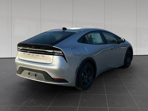 New 2026 Toyota Prius Plug-In Hybrid FWD image 5