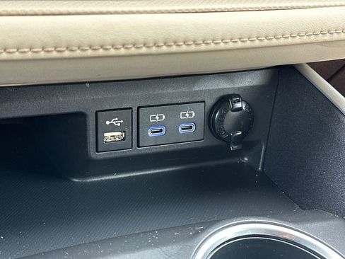 Used 2022 Toyota Highlander XLE AWD/4WD image 31