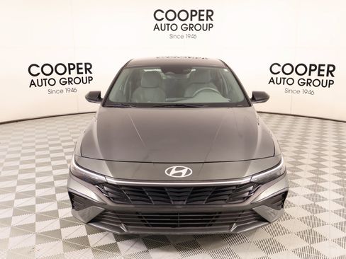 Used 2025 Hyundai Elantra Sport FWD image 8