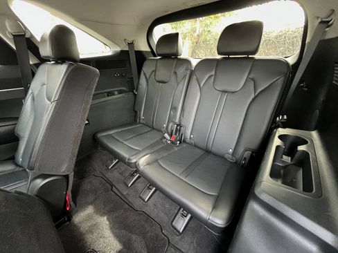 Used 2024 Kia Sorento S image 31