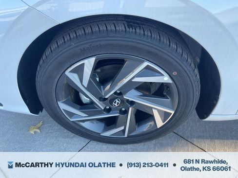 Certified 2025 Hyundai Elantra Sport FWD image 15