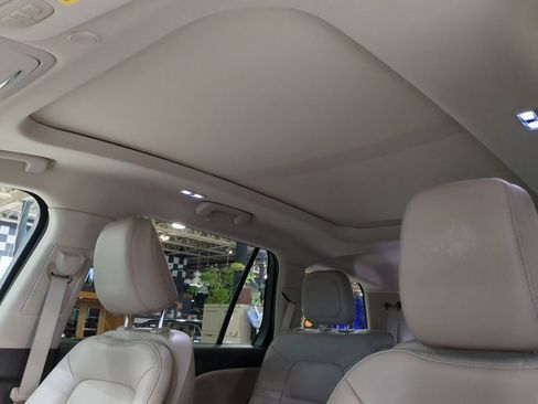 Used 2023 Lincoln Aviator AWD w/ Premium Package image 14