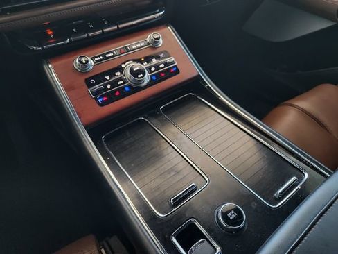 Used 2020 Lincoln Aviator Grand Touring w/ Equipment Group 302A AWD/4WD image 18