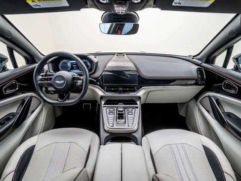 Used 2025 Aston Martin DBX 707 AWD/4WD image 18