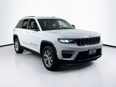 Used 2022 Jeep Grand Cherokee Limited image 3