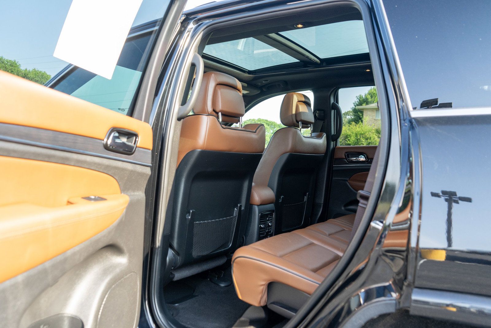 Used 2020 Jeep Grand Cherokee Overland AWD/4WD image 29