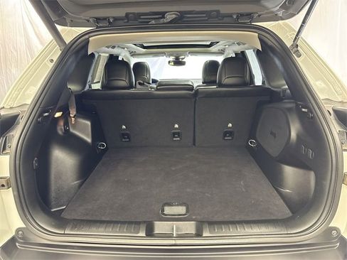 Used 2021 Jeep Cherokee Latitude Lux w/ Sun & Sound Group image 24