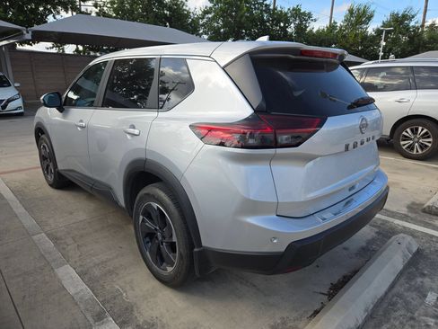 Certified 2025 Nissan Rogue SV FWD image 5