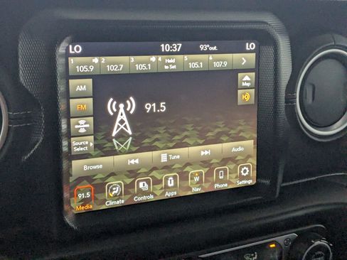 Used 2023 Jeep Wrangler Unlimited Sahara AWD/4WD image 15