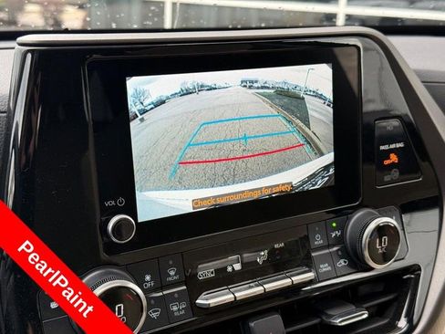 Used 2023 Toyota Highlander XLE image 25