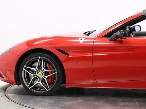 Used 2017 Ferrari California T RWD image 7