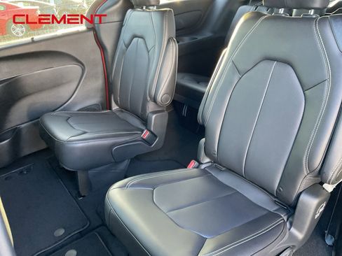 New 2026 Chrysler Pacifica Select image 21