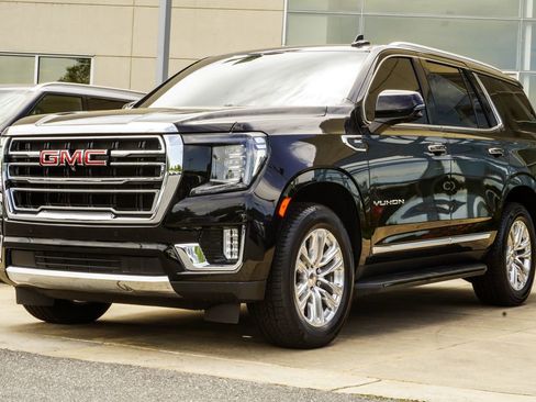 Used 2022 GMC Yukon SLT w/ SLT Premium Package AWD/4WD image 8