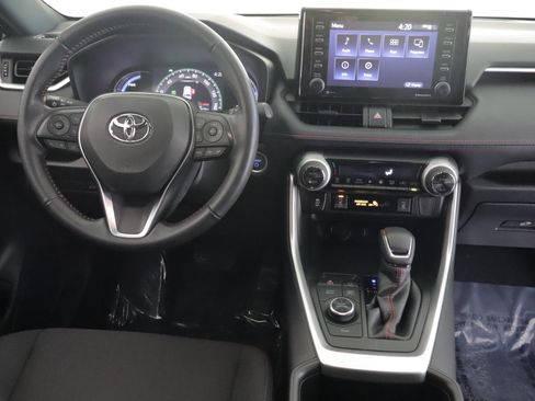 Used 2022 Toyota RAV4 SE AWD/4WD image 2