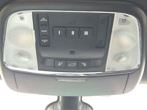 Used 2018 Jeep Grand Cherokee Altitude image 29