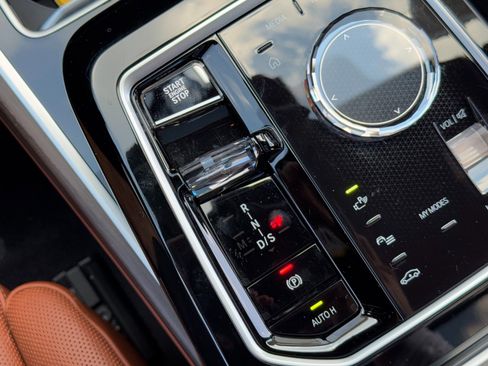 Used 2023 BMW 760i xDrive image 40