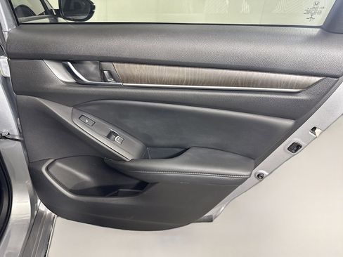 Used 2022 Honda Accord Touring image 28