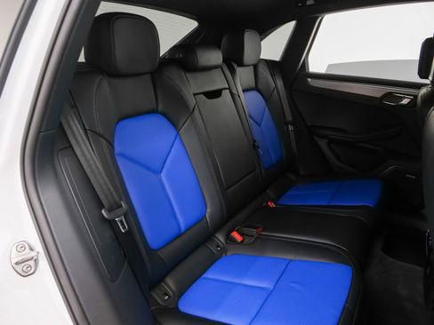 Used 2025 Porsche Macan image 28