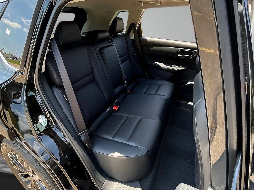 Used 2026 Nissan Rogue Dark Armor AWD/4WD image 10