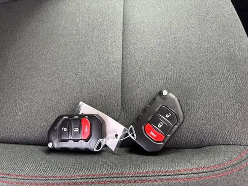 Used 2025 Jeep Wrangler Unlimited Rubicon AWD/4WD image 5