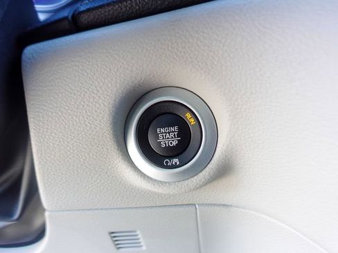 Used 2022 Chrysler Pacifica Touring-L image 20