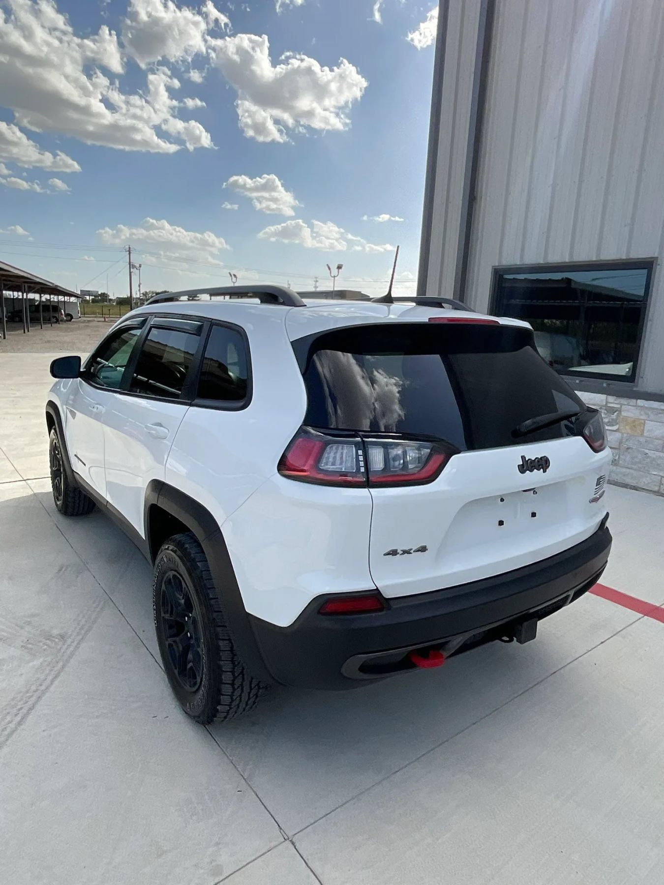 Used 2021 Jeep Cherokee Trailhawk w/ Trailer Tow Group AWD/4WD image 10