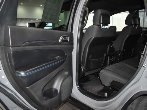 Used 2019 Jeep Grand Cherokee Laredo AWD/4WD image 32