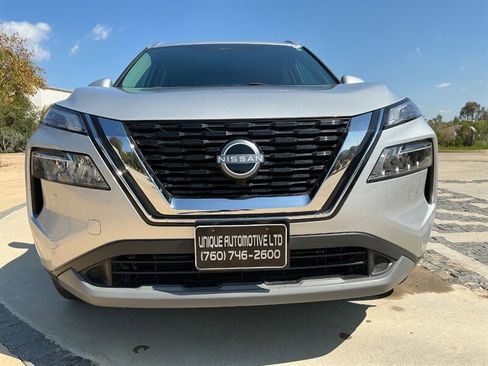 Used 2023 Nissan Rogue SV w/ SV Premium B Package image 3