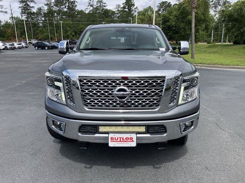 Used 2018 Nissan Titan SL w/ Chrome Package AWD/4WD image 8