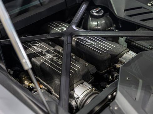 Used 2022 Lamborghini Huracan EVO RWD image 29