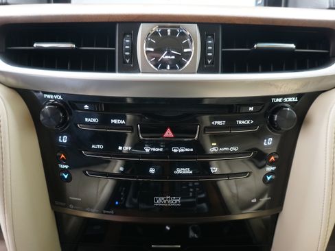 Used 2019 Lexus LX 570 4WD w/ Luxury Package image 28