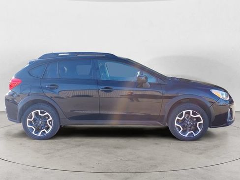 Used 2017 Subaru Crosstrek 2.0i Premium w/ Moonroof Package AWD/4WD image 4