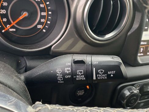 Used 2018 Jeep Wrangler Unlimited Sahara image 29