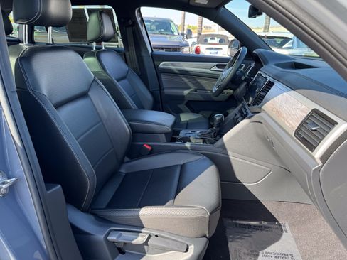 Certified 2022 Volkswagen Atlas Cross Sport SE w/ Panoramic Sunroof Package FWD image 38
