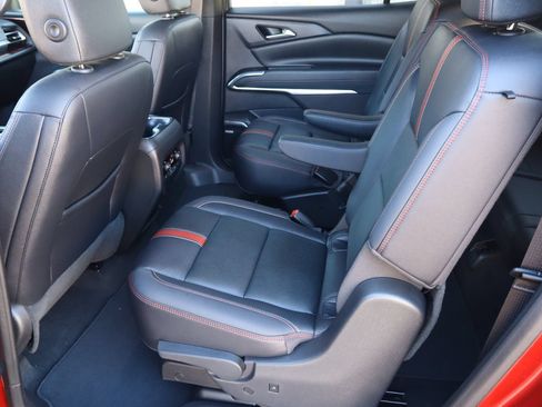 Used 2024 Chevrolet Traverse RS FWD image 6