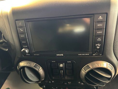 Used 2018 Jeep Wrangler Unlimited Sahara w/ Max Tow Package AWD/4WD image 20